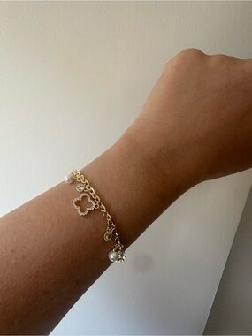 NEW Pretty Bird Jewelry Gold Charm Bracelet